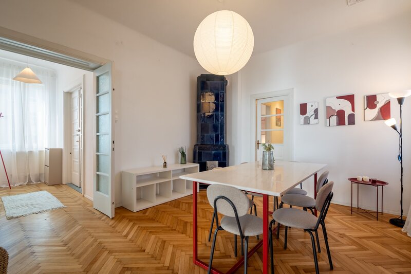 Cartierul Evreiesc, ultracentral, apartament spatios de 120 mp.