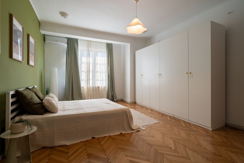 Cartierul Evreiesc, ultracentral, apartament spatios de 120 mp.