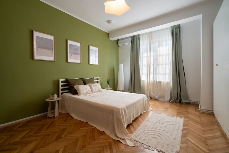 Cartierul Evreiesc, ultracentral, apartament spatios de 120 mp.