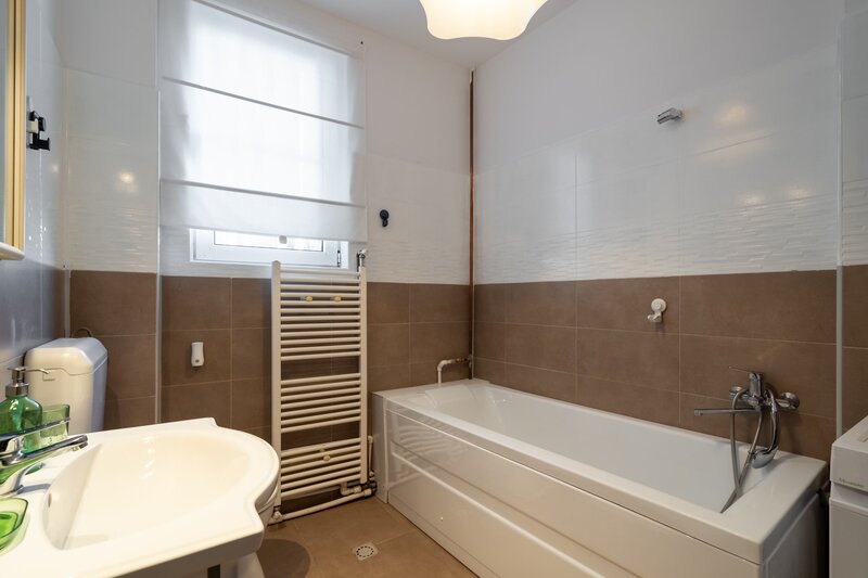 Cartierul Evreiesc, ultracentral, apartament spatios de 120 mp.