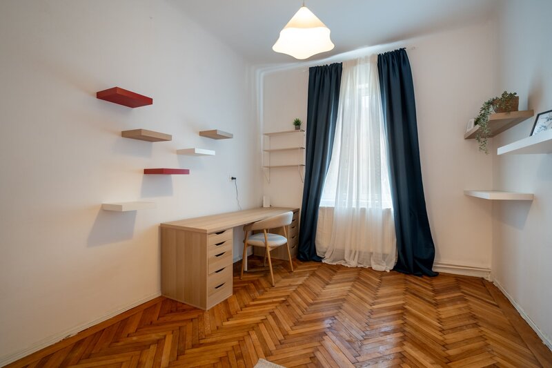 Cartierul Evreiesc, ultracentral, apartament spatios de 120 mp.