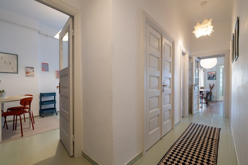 Cartierul Evreiesc, ultracentral, apartament spatios de 120 mp.