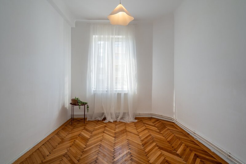 Cartierul Evreiesc, ultracentral, apartament spatios de 120 mp.